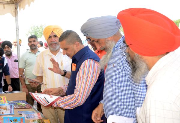 Dignitaries during mela visit
